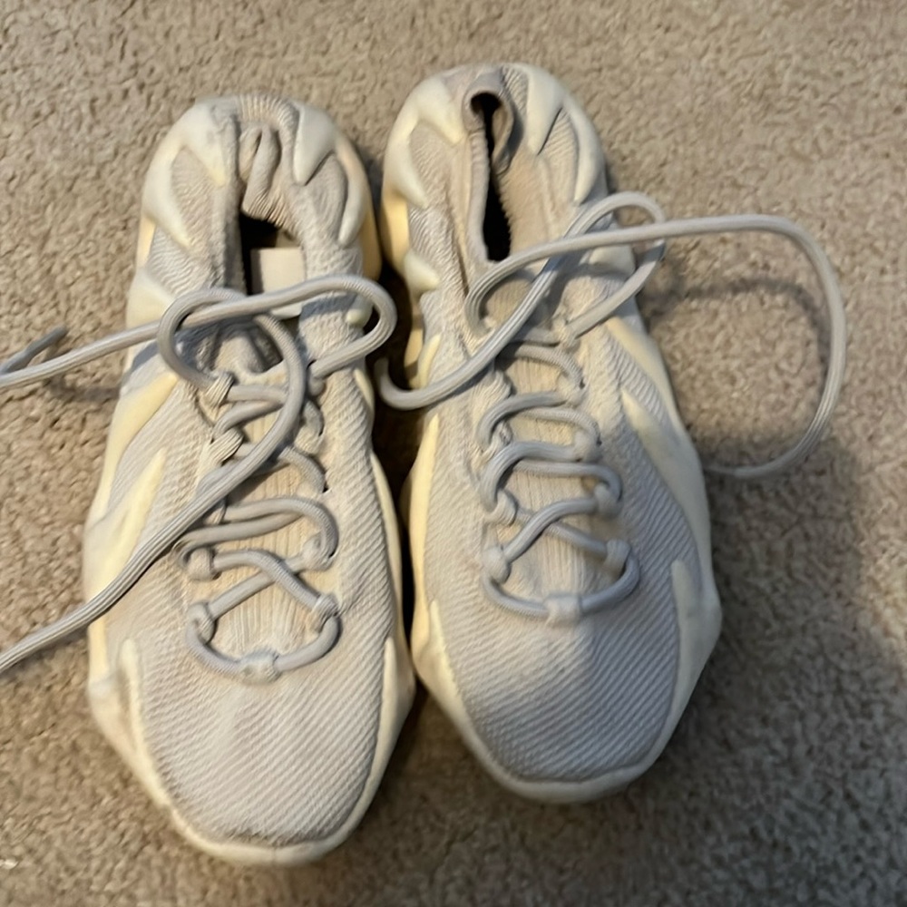 Yeezy 450 - Picture 2 of 4